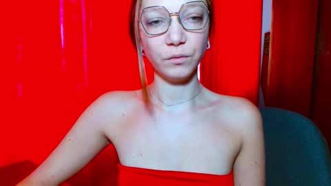 Snapshot of emilly_xkiss chatting on 02.04.26 Emilly online show from 02.04.26