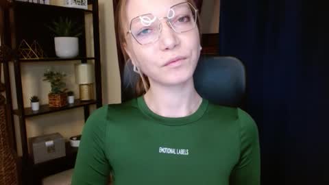 Snapshot of emilly_xkiss chatting on 02.09.26 Emilly online show from 02.09.26