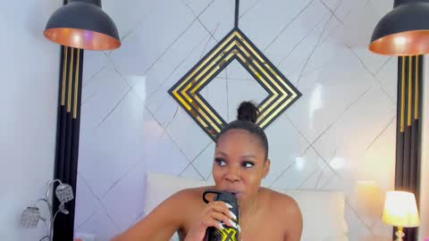 Snapshot of emillydiaz chatting on 11.19.25 Emilly online show from 11.19.25