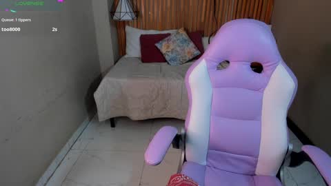 Snapshot of emily_beltonn chatting on 12.29.24              online show from 12.29.24