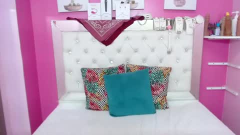 Snapshot of emily_beltonn chatting on 12.31.24              online show from 12.31.24