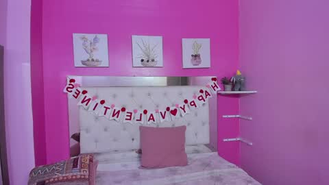 Snapshot of emily_beltonn chatting on 02.06.25              online show from 02.06.25