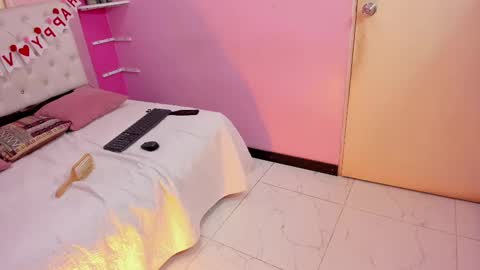 Snapshot of emily_beltonn chatting on 02.12.25              online show from 02.12.25