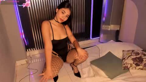 Snapshot of emily_beltonn chatting on 10.11.25              online show from 10.11.25