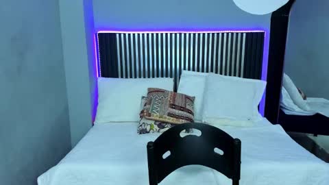 Snapshot of emily_beltonn chatting on 10.23.25              online show from 10.23.25