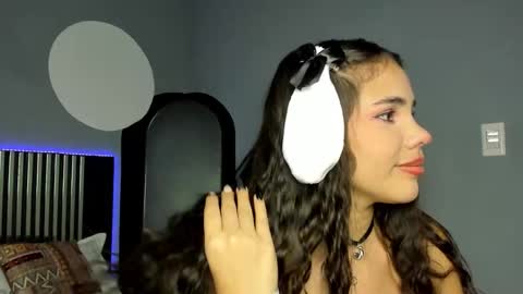 Snapshot of emily_beltonn chatting on 10.27.25              online show from 10.27.25