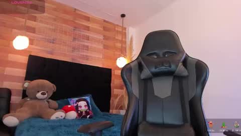 Snapshot of emily_brown04 chatting on 11.28.25 emily_brown04 online show from 11.28.25