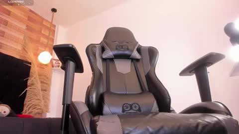 Snapshot of emily_brown04 chatting on 12.15.25 emily_brown04 online show from 12.15.25