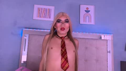 emily_castillo1_ online show from 10.16.25