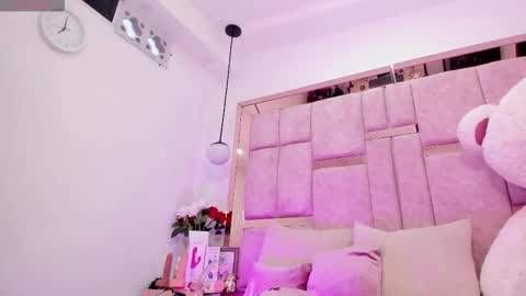  M I A   online430pm- 930pm online show from 10.02.25