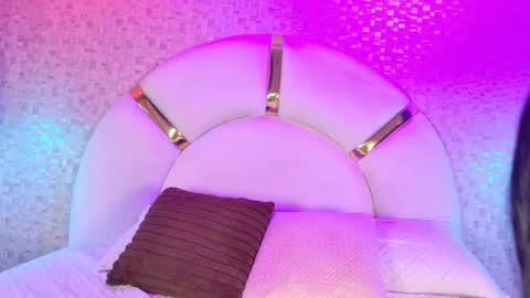 emily_dempsey online show from 12.22.25