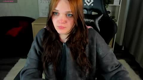 Snapshot of emily_hil11 chatting on 05.04.26 Emily online show from 05.04.26