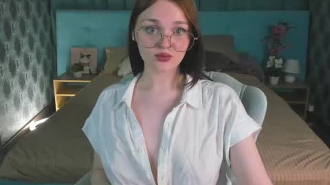 Snapshot of emily_hil11 chatting on 05.18.26 Emily online show from 05.18.26