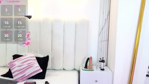 emily_hilton1 online show from 03.31.26