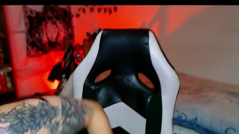 Snapshot of emily_mckey chatting on 10.07.25 Emily online show from 10.07.25