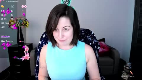 Snapshot of emily_midlton chatting on 03.11.25 Emily online show from 03.11.25