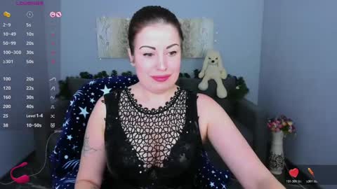 Snapshot of emily_midlton chatting on 12.16.25 Emily online show from 12.16.25