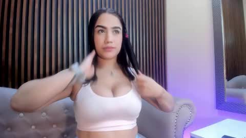 Snapshot of emily_roberts1 chatting on 02.11.25 Emily online show from 02.11.25