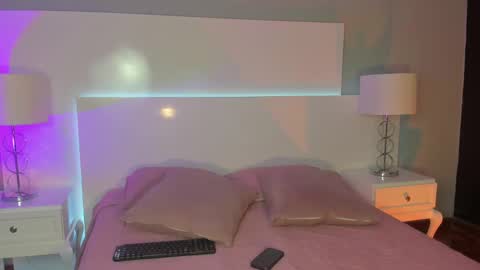 Snapshot of emily_roberts1 chatting on 02.14.25 Emily online show from 02.14.25