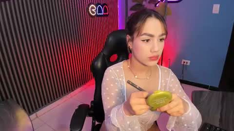 Snapshot of emily_roberts1 chatting on 11.21.25 Emily online show from 11.21.25