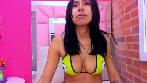 Snapshot of emily_sexy3 chatting on 12.20.24 Emily online show from 12.20.24