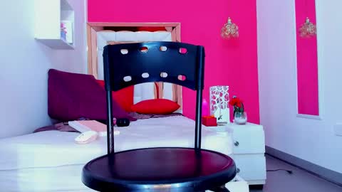 Snapshot of emily_sexy3 chatting on 02.14.25 Emily online show from 02.14.25