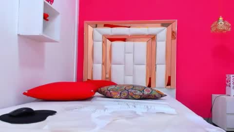 Snapshot of emily_sexy3 chatting on 03.10.25 Emily online show from 03.10.25