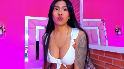 Snapshot of emily_sexy3 chatting on 09.19.25 Emily online show from 09.19.25