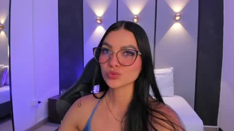 Snapshot of emily_tolson chatting on 05.11.26 emily_tolson online show from 05.11.26