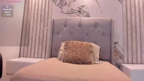  E M Y L Y  online show from 03.28.26