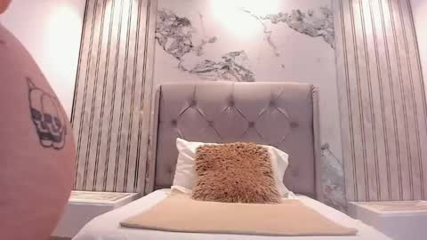  E M Y L Y  online show from 04.14.26