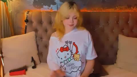 Snapshot of emilyangels chatting on 05.06.26 Baby Emelli online show from 05.06.26