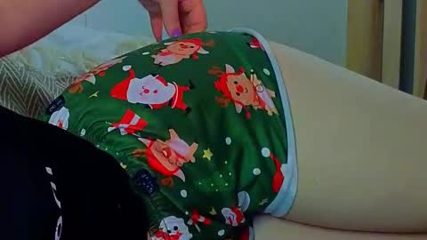 Snapshot of emilyart_ chatting on 12.02.24 artist Emily online show from 12.02.24