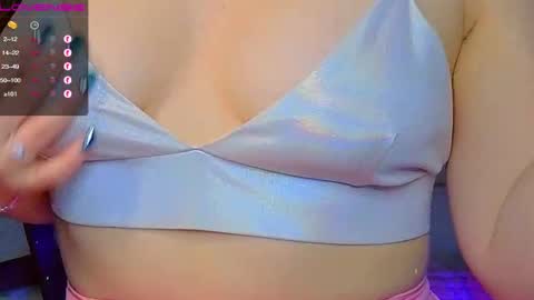 Snapshot of emilyart_ chatting on 01.26.25 artist Emily online show from 01.26.25