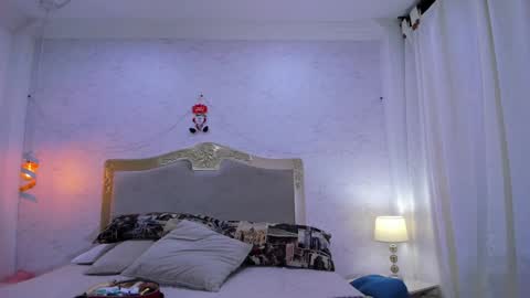 Snapshot of emilycastro_ chatting on 01.04.25 Emily online show from 01.04.25