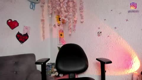 Snapshot of emilycollei chatting on 04.18.26 Emily online show from 04.18.26
