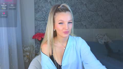 Snapshot of emilydancee chatting on 12.14.24 emilydancee online show from 12.14.24
