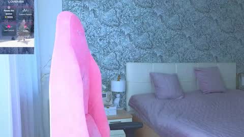 Snapshot of emilydancee chatting on 01.28.25 emilydancee online show from 01.28.25