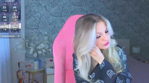 Snapshot of emilydancee chatting on 02.01.25 emilydancee online show from 02.01.25