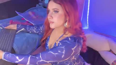 Snapshot of emilyfox1223 chatting on 09.11.25 rosse foxter online show from 09.11.25
