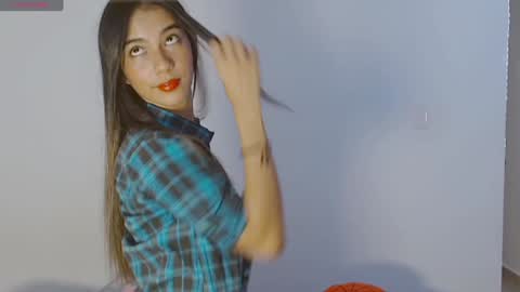 EMILY GAVIRIA online show from 02.02.25