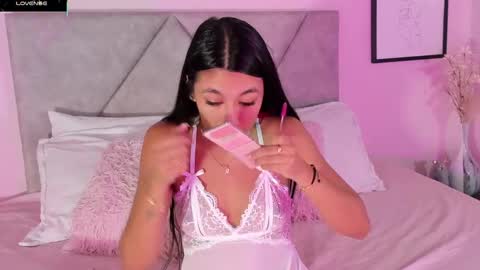 Snapshot of emilyh_ chatting on 11.12.25 Emily online show from 11.12.25