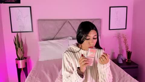 Snapshot of emilyh_ chatting on 12.02.25 Emily online show from 12.02.25