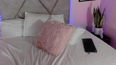 Snapshot of emilyh_ chatting on 01.05.26 Emily online show from 01.05.26