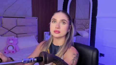 Emily Hendrix online show from 02.12.25