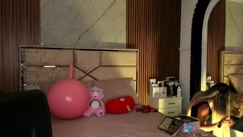 Emily Hendrix online show from 09.13.25