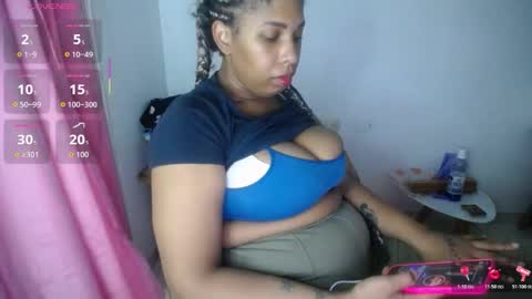 Snapshot of emilyhines__ chatting on 11.07.25 Emilyhines online show from 11.07.25