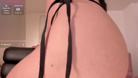 Snapshot of emilyjohnsonx chatting on 12.13.25 Emily online show from 12.13.25