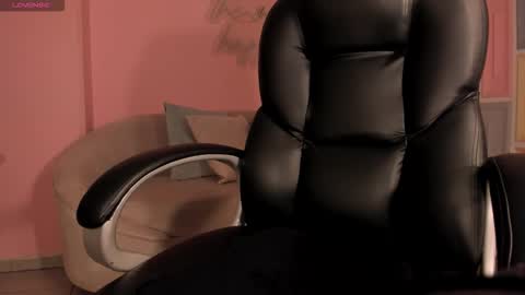 Snapshot of emilyjohnsonx chatting on 12.14.25 Emily online show from 12.14.25