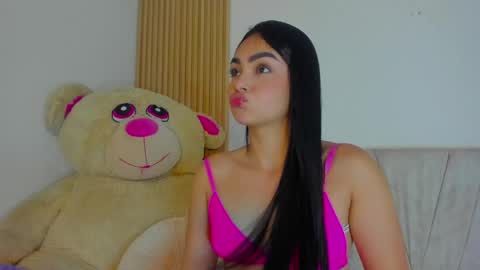 Snapshot of emilylittle___ chatting on 04.25.26 EMI online show from 04.25.26